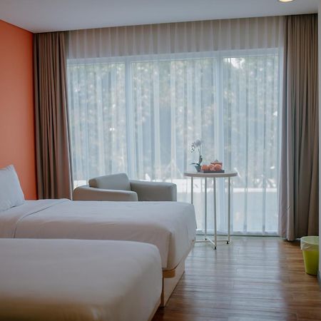 The Bountie Hotel And Convention Centre Сукабуми Екстериор снимка