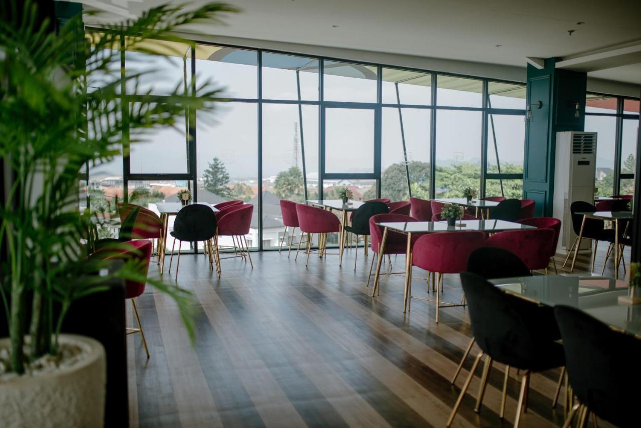 The Bountie Hotel And Convention Centre Сукабуми Екстериор снимка