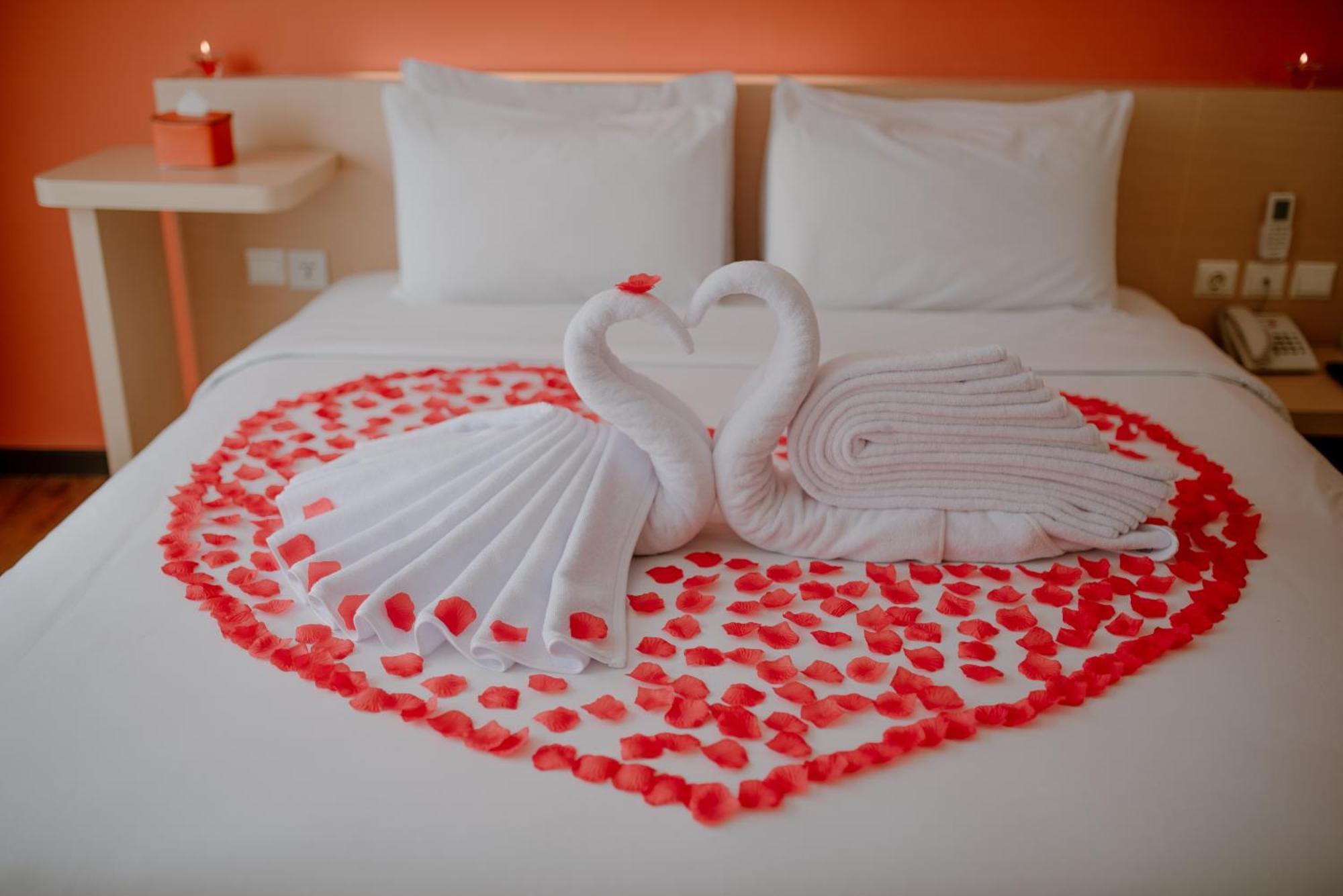 The Bountie Hotel And Convention Centre Сукабуми Екстериор снимка