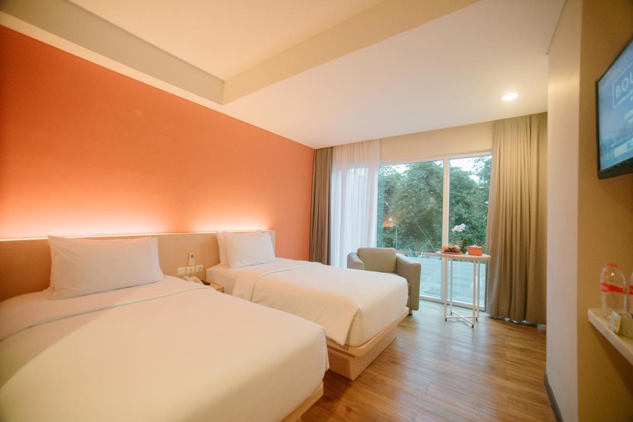 The Bountie Hotel And Convention Centre Сукабуми Екстериор снимка