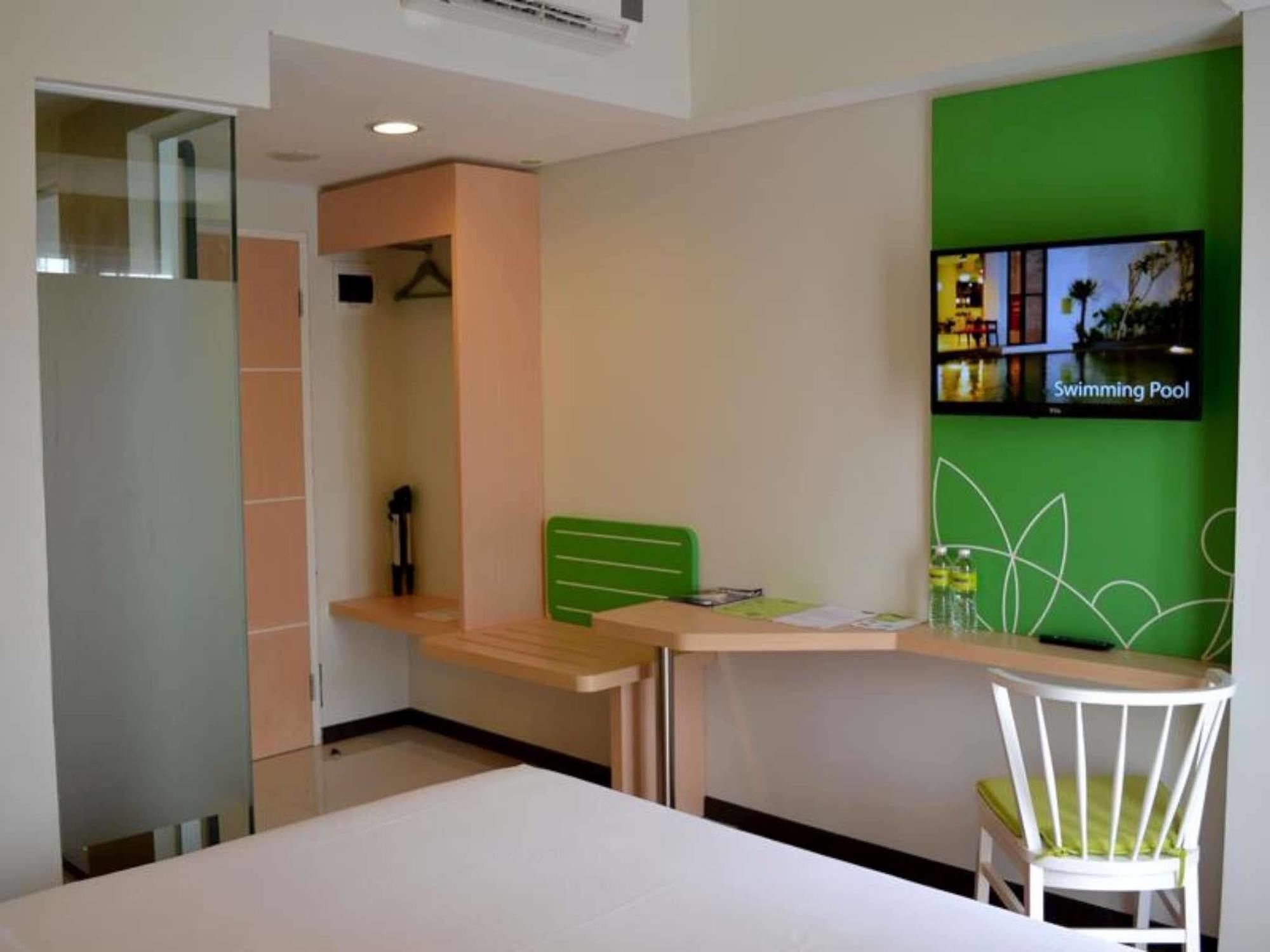 The Bountie Hotel And Convention Centre Сукабуми Екстериор снимка